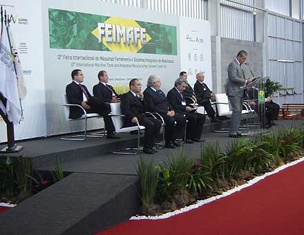 Organizadores da Feimafe discursam durante solenidade