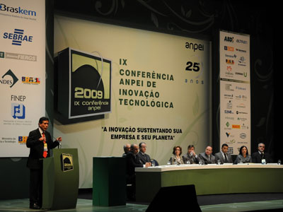Luiz Antonio Rodrigues Elias, Secretário executivo do MCT, discursa em cerimônia de abertura (Foto: Dudu Leal)